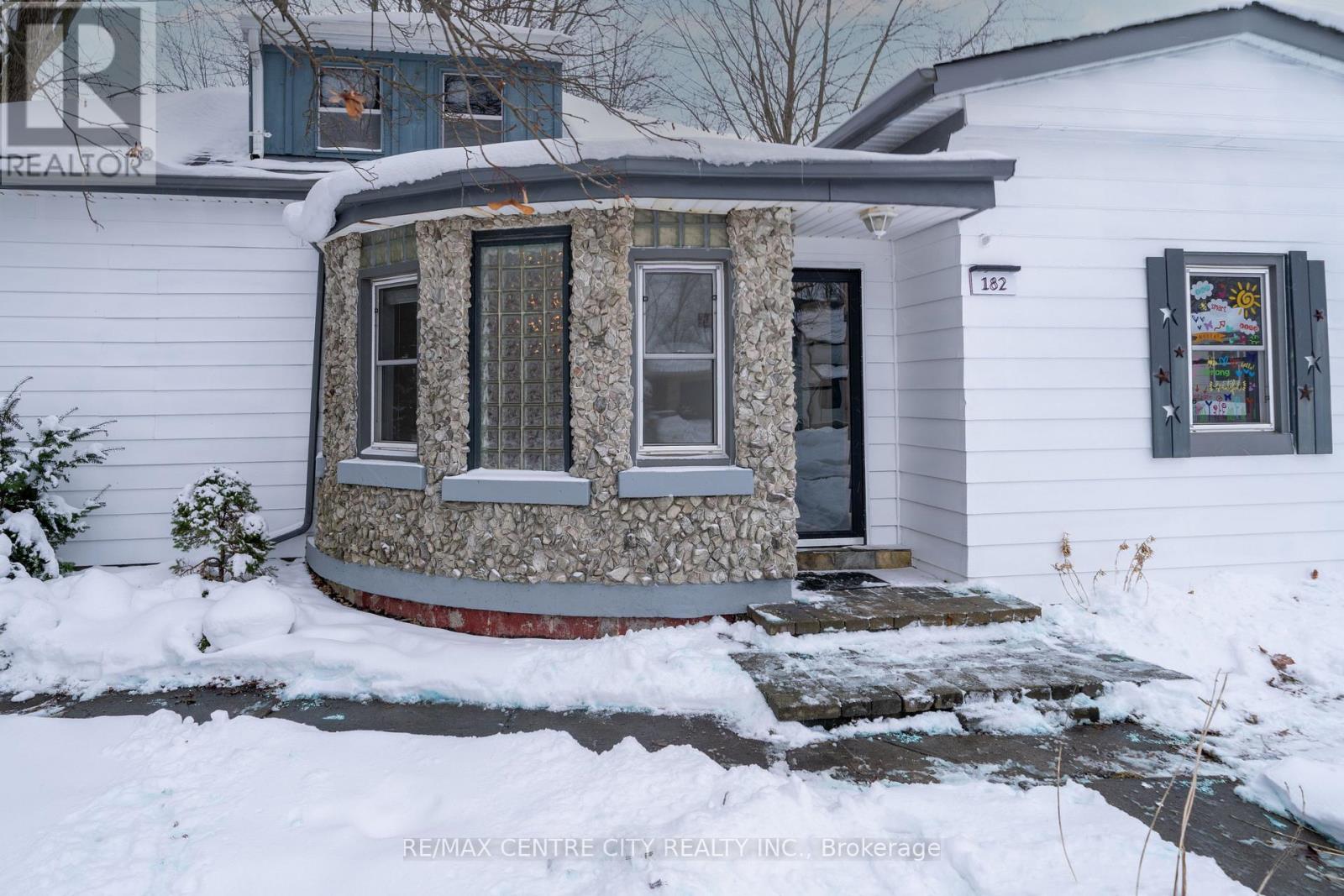 182 Victoria Street, Southwest Middlesex, Ontario  N0L 1M0 - Photo 6 - X12720612