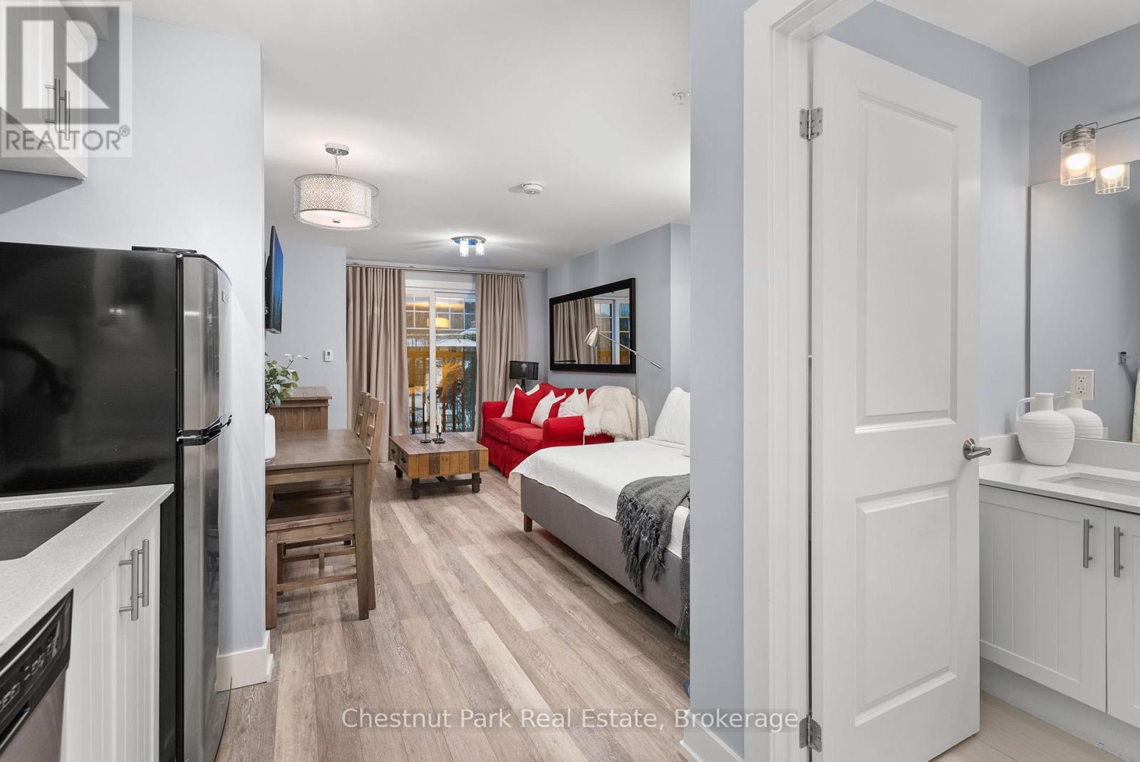 206 - 25 Pen Lake Point Road, Huntsville, Ontario  P1H 1A9 - Photo 6 - X12720654