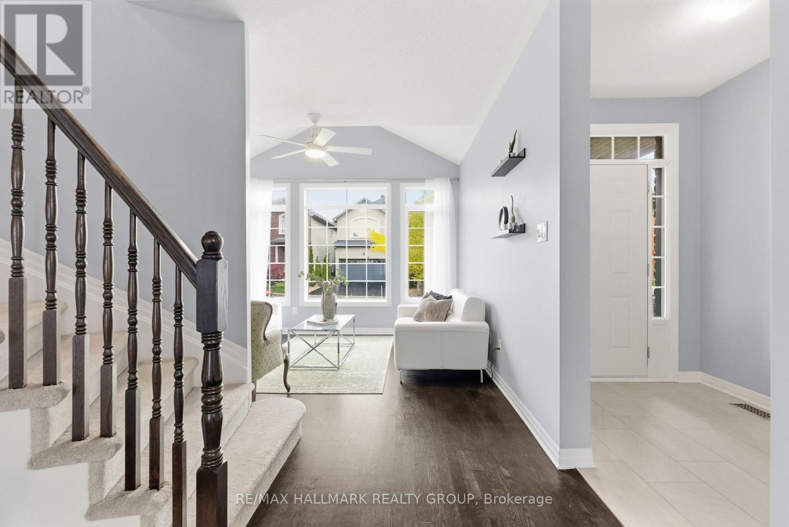 677 Sunburst Street, Ottawa, Ontario  K1T 0L2 - Photo 3 - X12720540