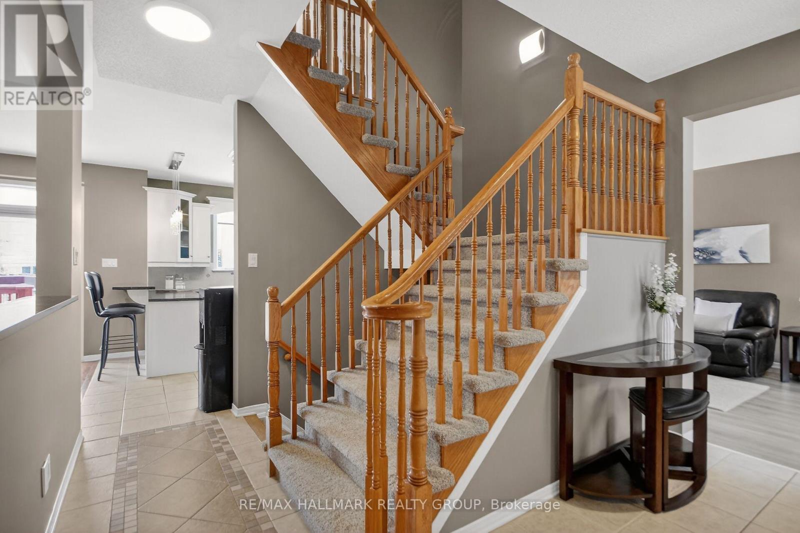 355 West Ridge Drive, Ottawa, Ontario  K2S 2G8 - Photo 2 - X12720650