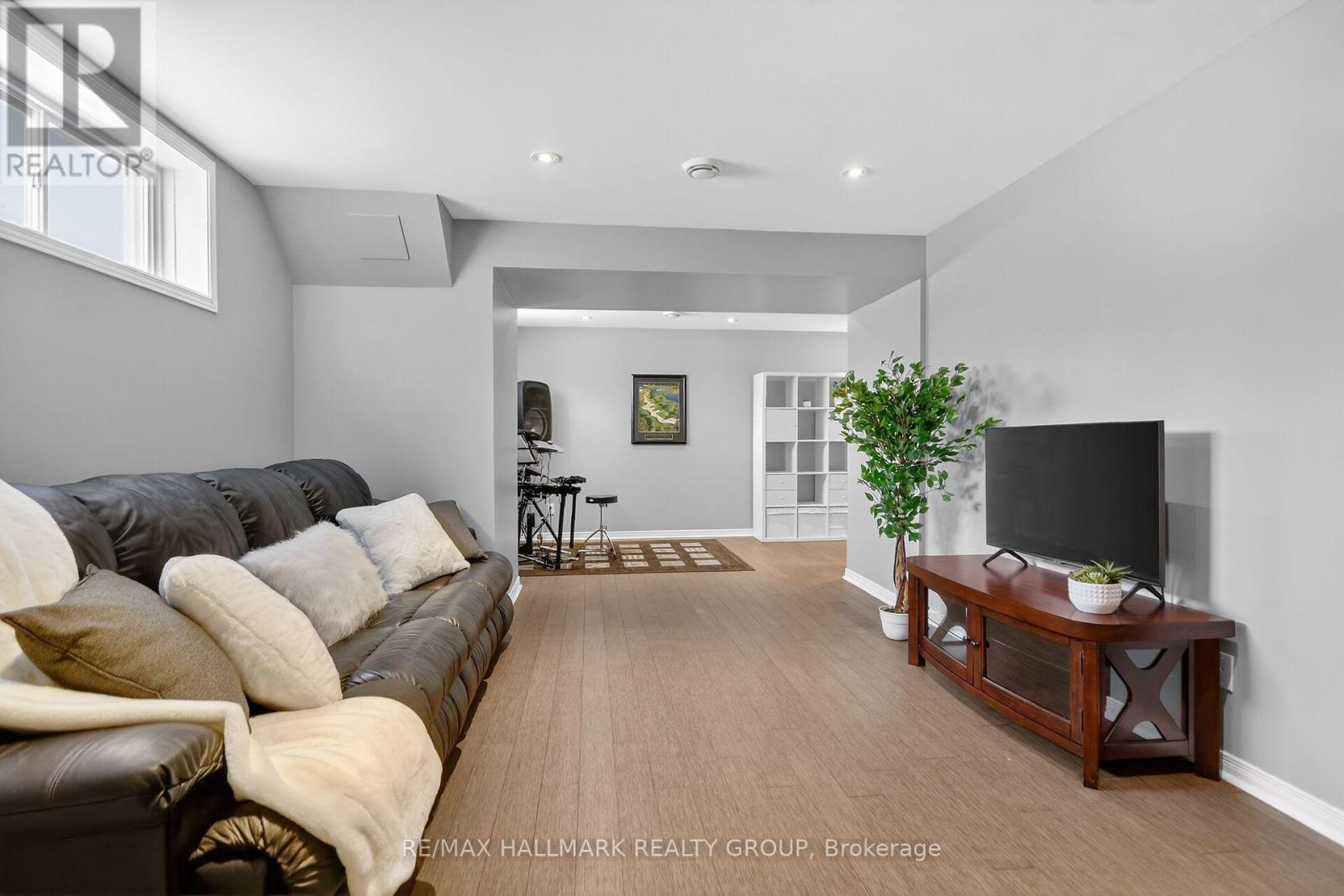 355 West Ridge Drive, Ottawa, Ontario  K2S 2G8 - Photo 27 - X12720650