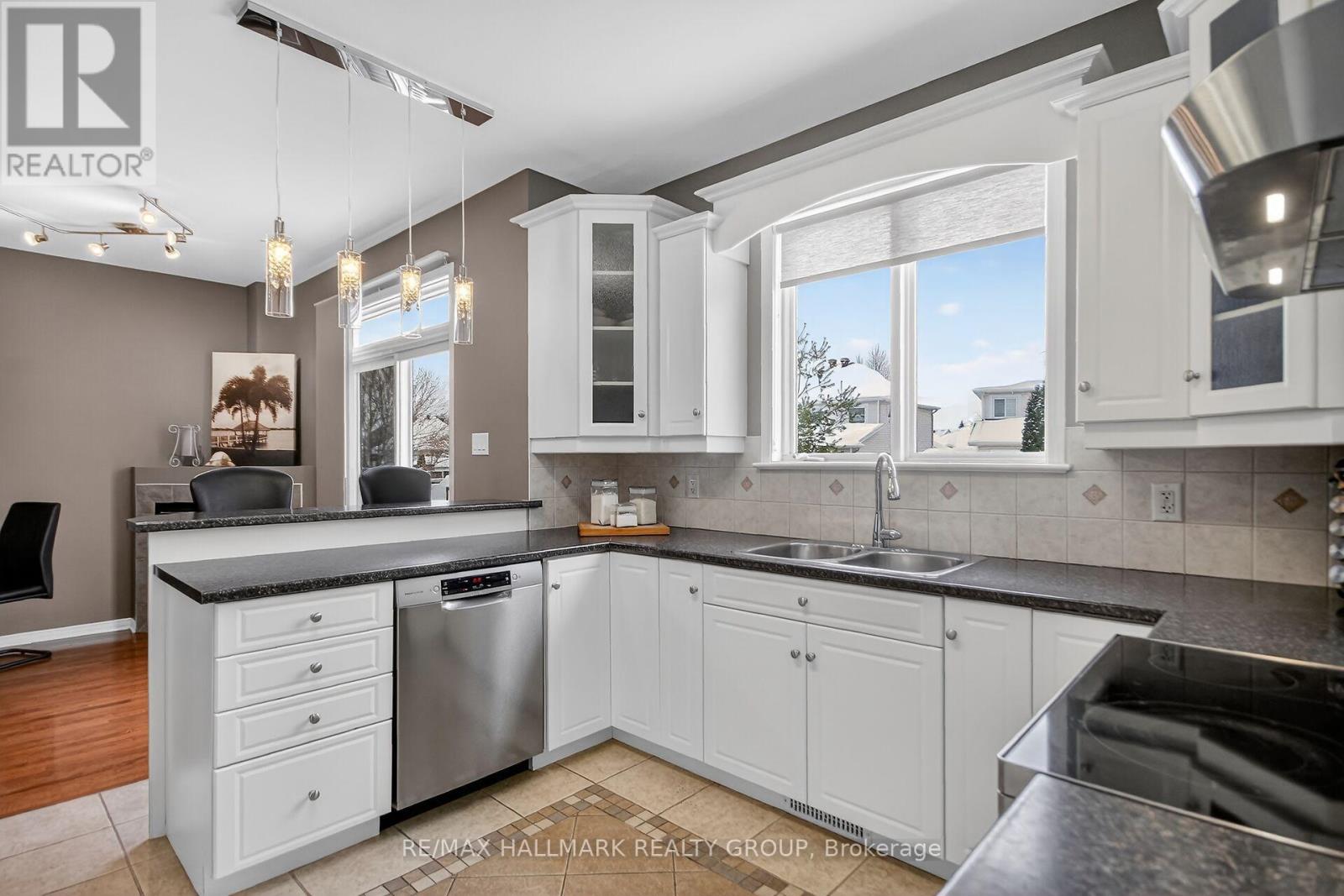 355 West Ridge Drive, Ottawa, Ontario  K2S 2G8 - Photo 4 - X12720650