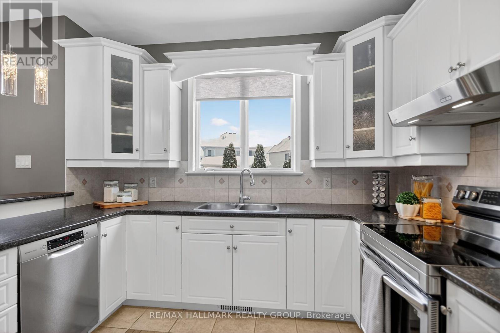 355 West Ridge Drive, Ottawa, Ontario  K2S 2G8 - Photo 5 - X12720650