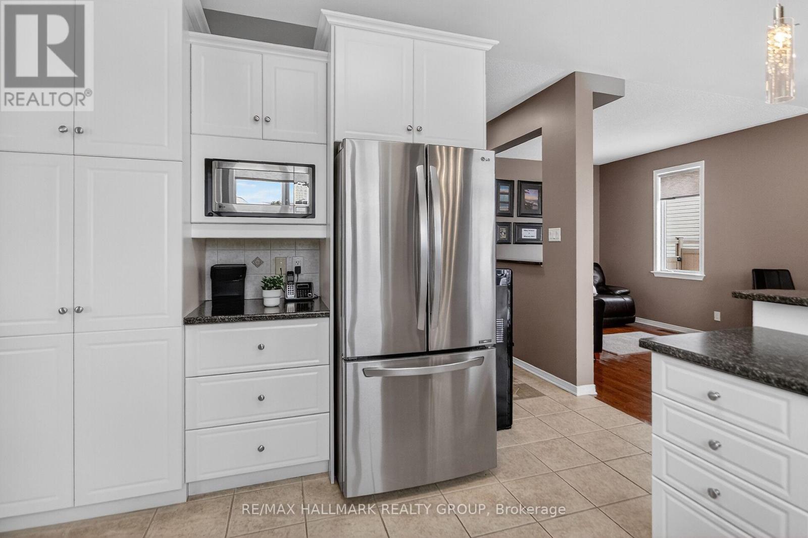 355 West Ridge Drive, Ottawa, Ontario  K2S 2G8 - Photo 6 - X12720650