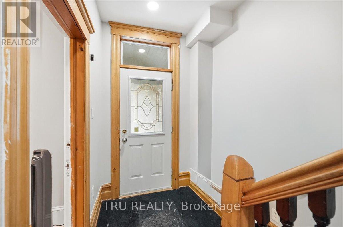 355 Cambridge Street N, Ottawa, Ontario  K1R 7B3 - Photo 4 - X12720706