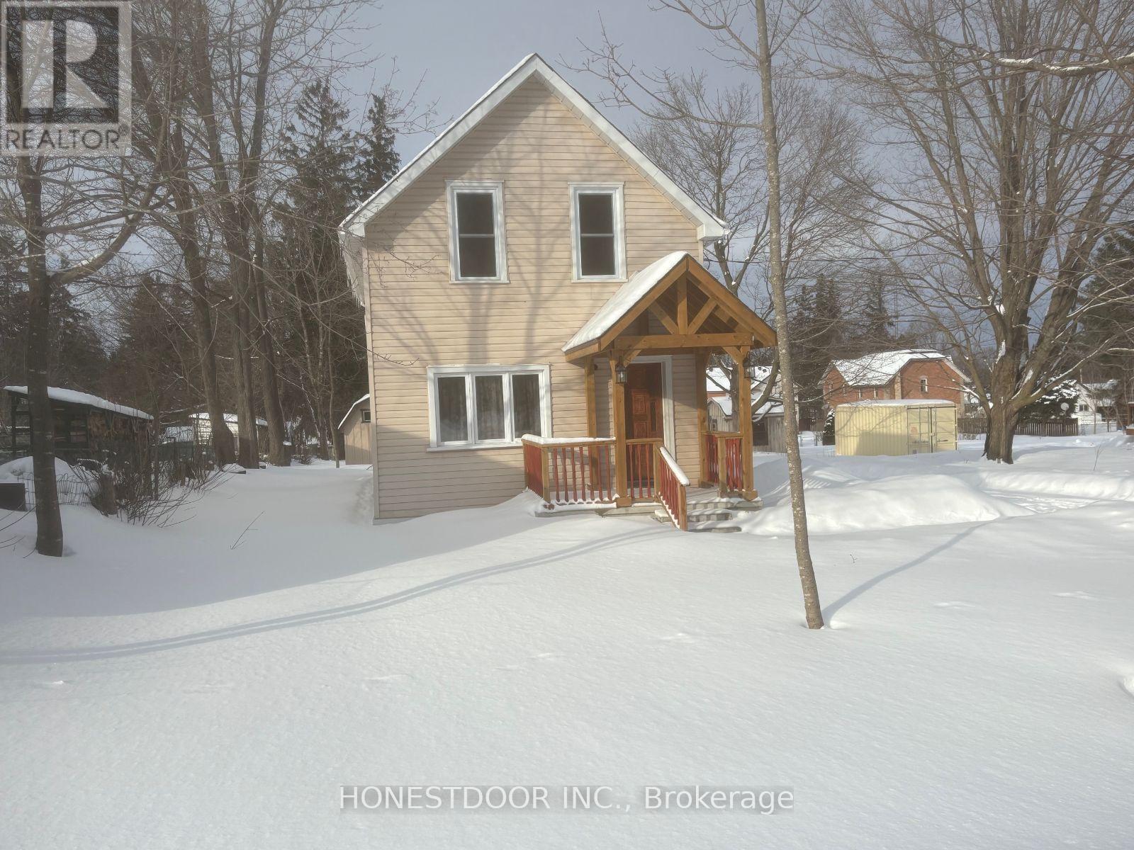 18 John Street, Kawartha Lakes, Ontario  K0M 2B0 - Photo 2 - X12706554