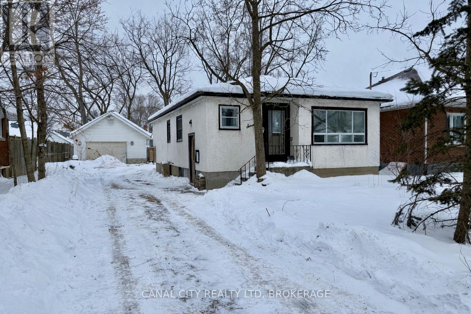 70 Richmond Street, Thorold, Ontario  L2V 3H1 - Photo 1 - X12720436