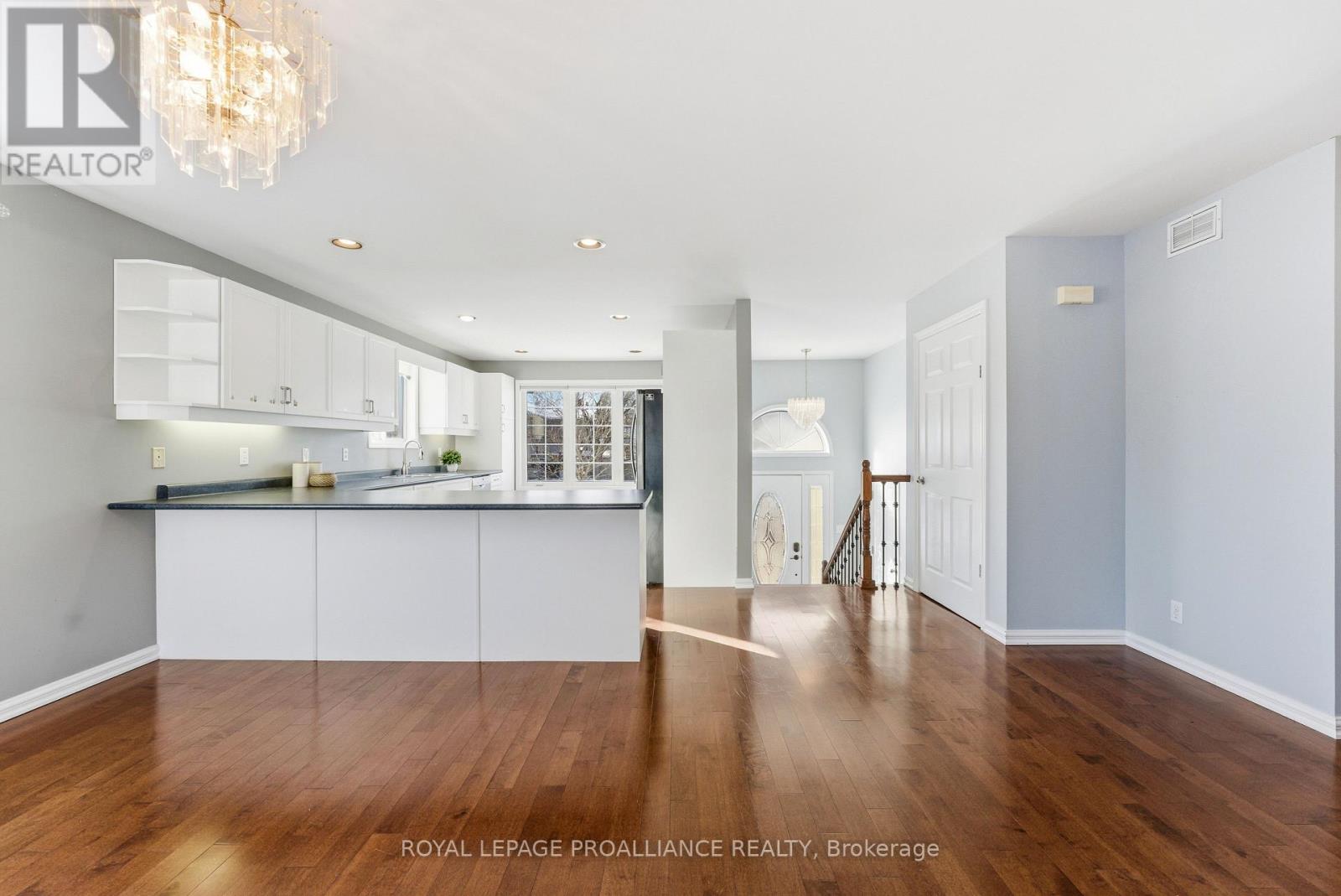 253 Herchimer Avenue, Belleville, Ontario  K8N 4H1 - Photo 4 - X12720690