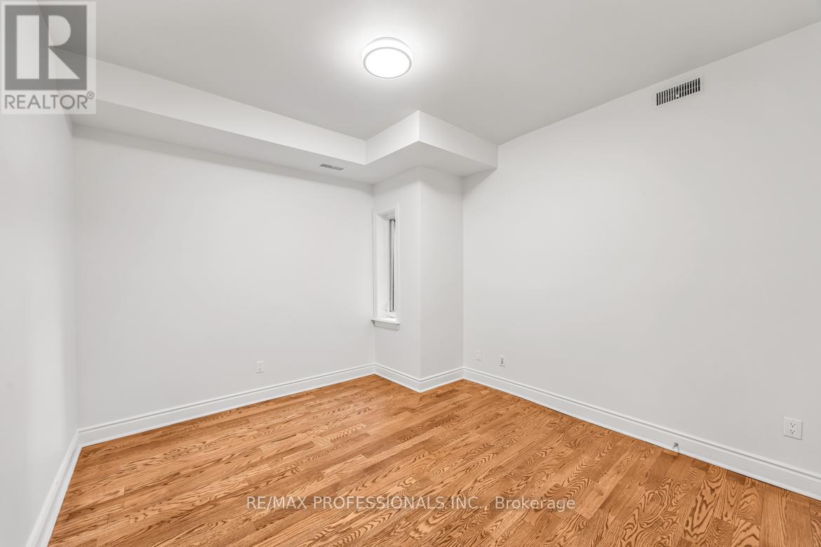 Upper - 213 Major Street, Toronto, Ontario  M5S 2L4 - Photo 10 - C12720532