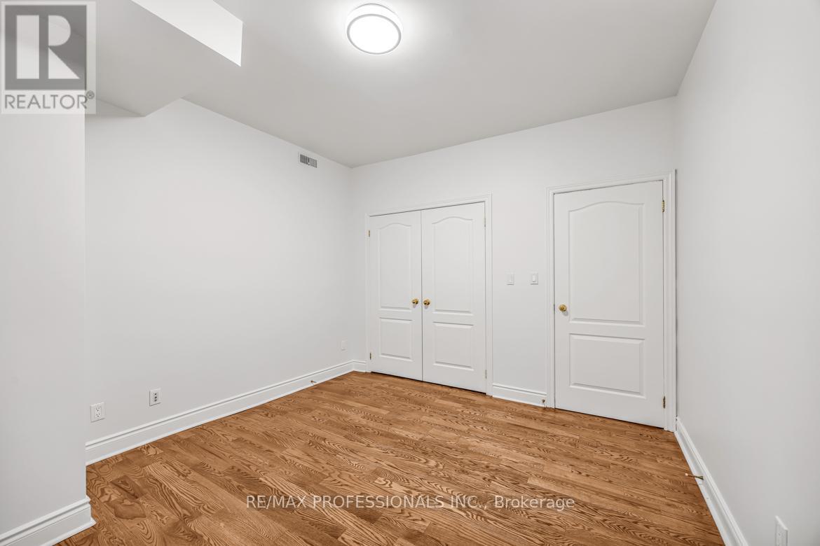 Upper - 213 Major Street, Toronto, Ontario  M5S 2L4 - Photo 11 - C12720532