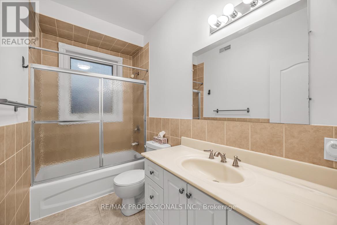 Upper - 213 Major Street, Toronto, Ontario  M5S 2L4 - Photo 12 - C12720532