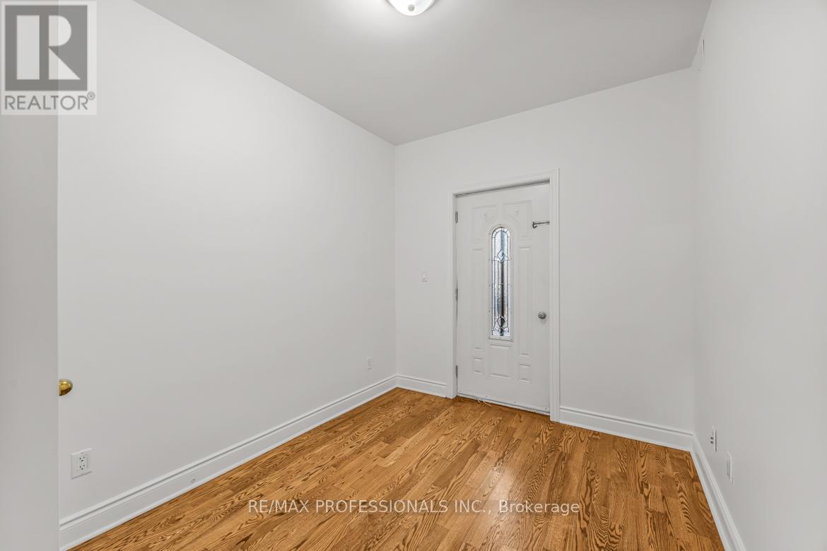 Upper - 213 Major Street, Toronto, Ontario  M5S 2L4 - Photo 15 - C12720532