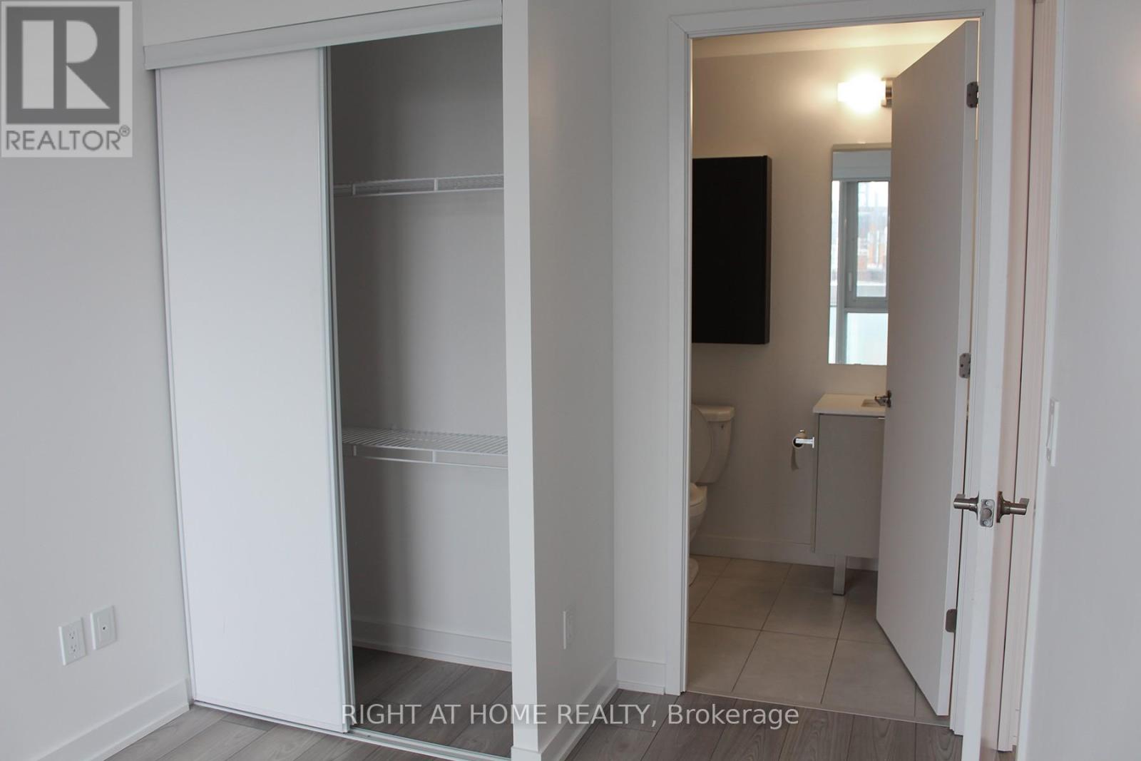 8 Tippett Road, Toronto, Ontario  M3H 0E7 - Photo 9 - C12720618