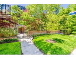 82 ORIOLE ROAD, Toronto, Ontario