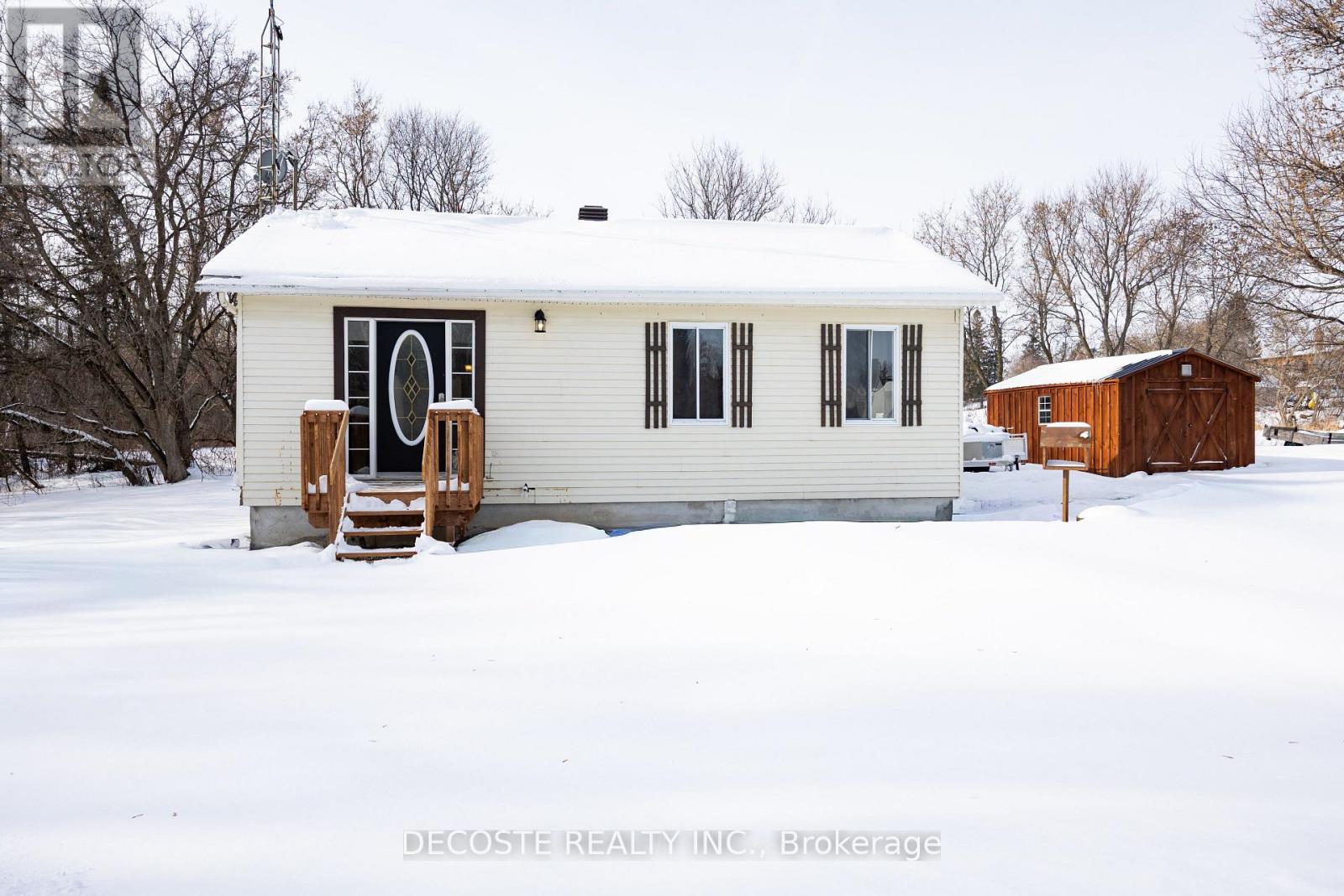 1886 Dalkeith Road, North Glengarry, Ontario K0B 1E0 - Photo 1 - X12720700