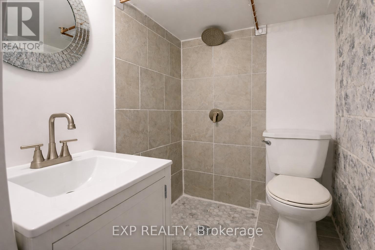 Lower Unit A - 861 Cosburn Avenue, Toronto, Ontario  M4C 2W4 - Photo 3 - E12720542