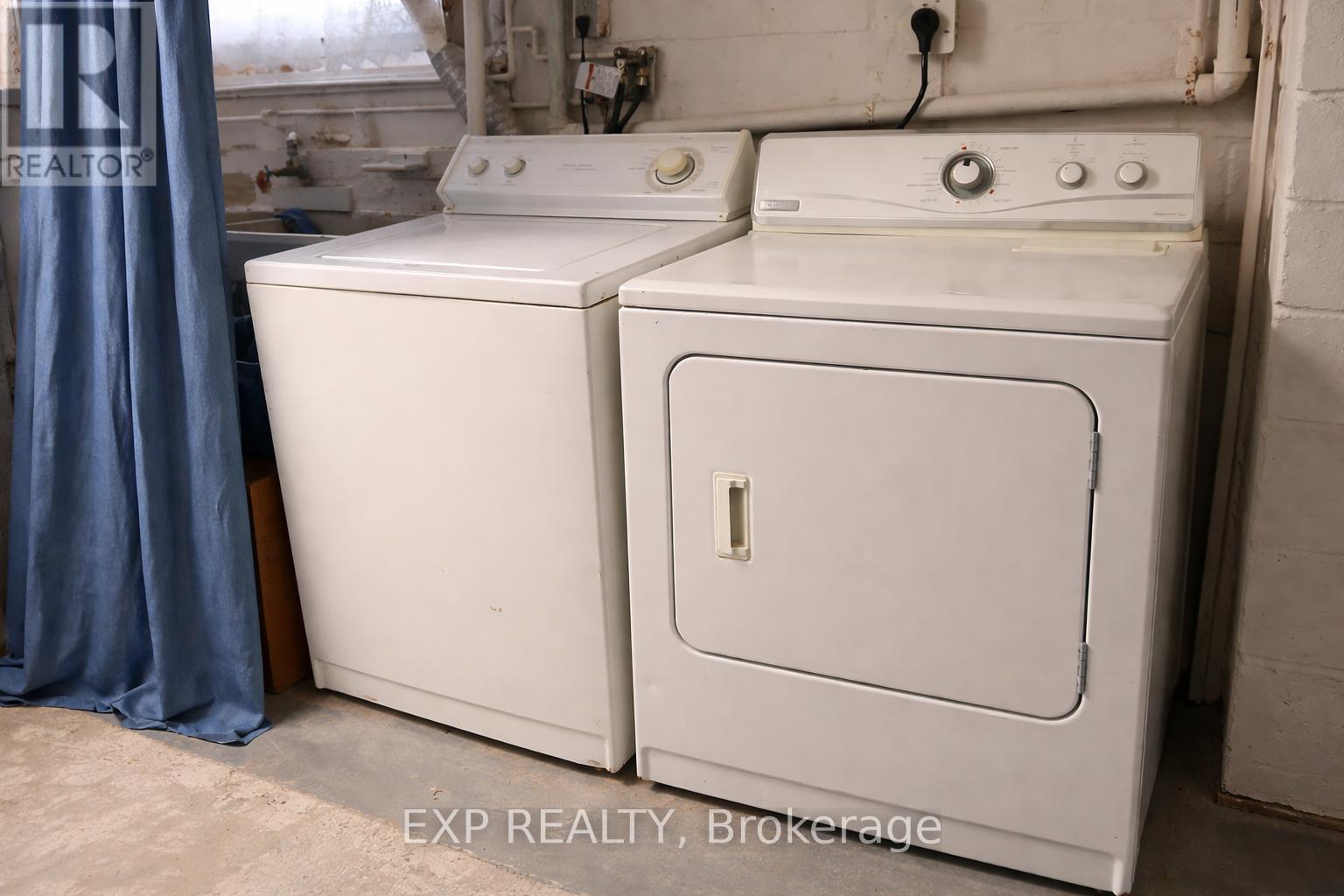 Lower Unit A - 861 Cosburn Avenue, Toronto, Ontario  M4C 2W4 - Photo 4 - E12720542