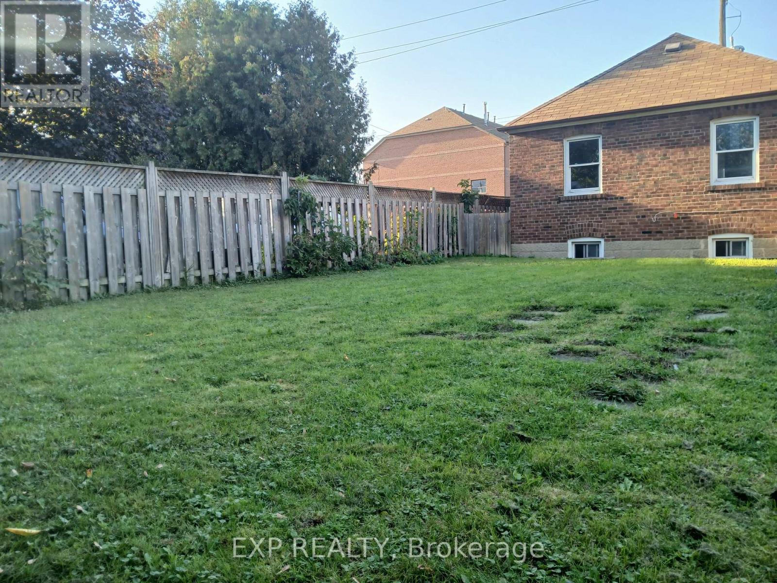 Lower Unit A - 861 Cosburn Avenue, Toronto, Ontario  M4C 2W4 - Photo 5 - E12720542