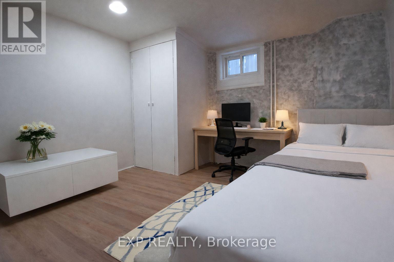 Lower Unit B - 861 Cosburn Avenue, Toronto, Ontario  M4C 2W4 - Photo 2 - E12720550