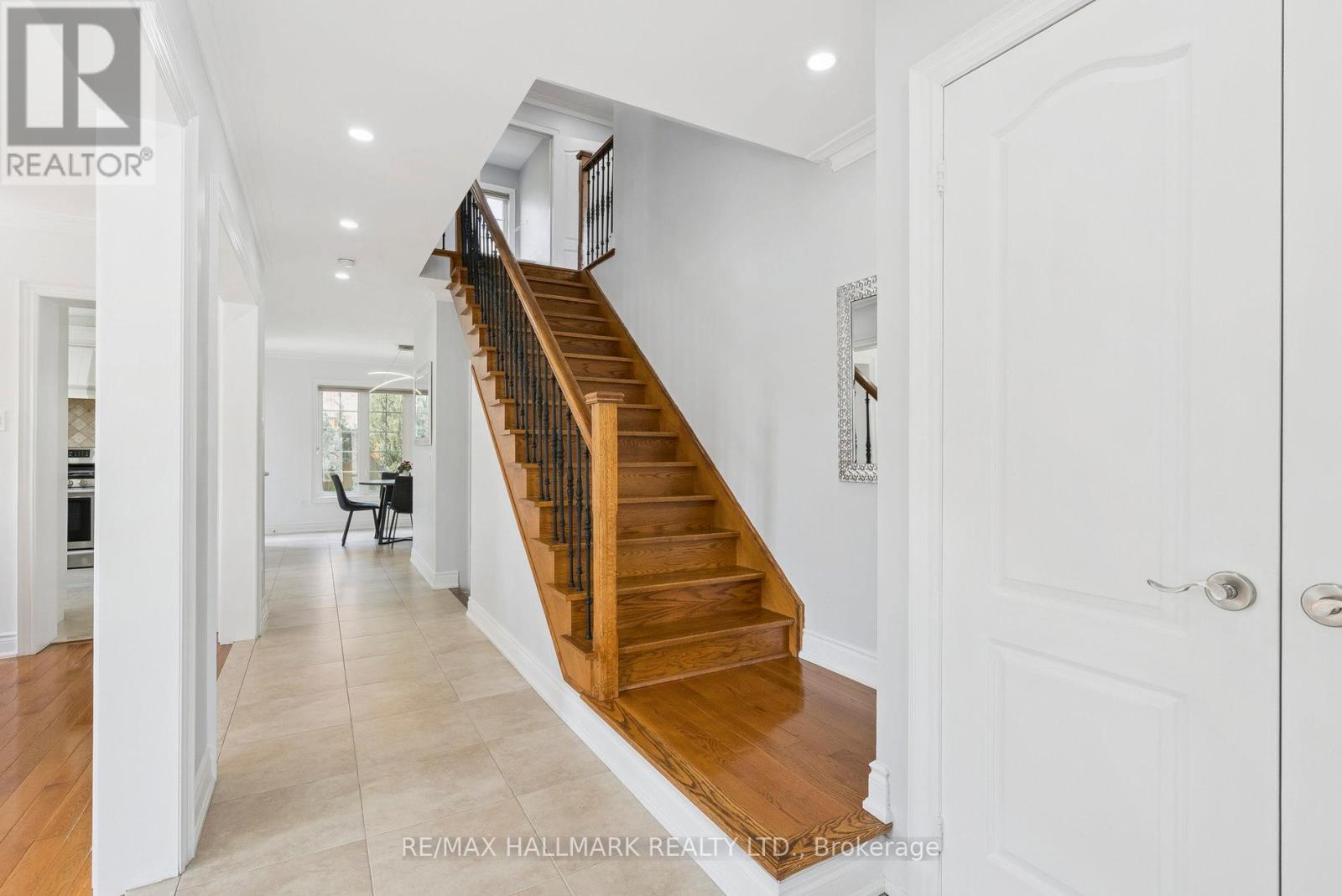 197 Aspenwood Drive, Newmarket, Ontario  L3X 2X4 - Photo 4 - N12720462