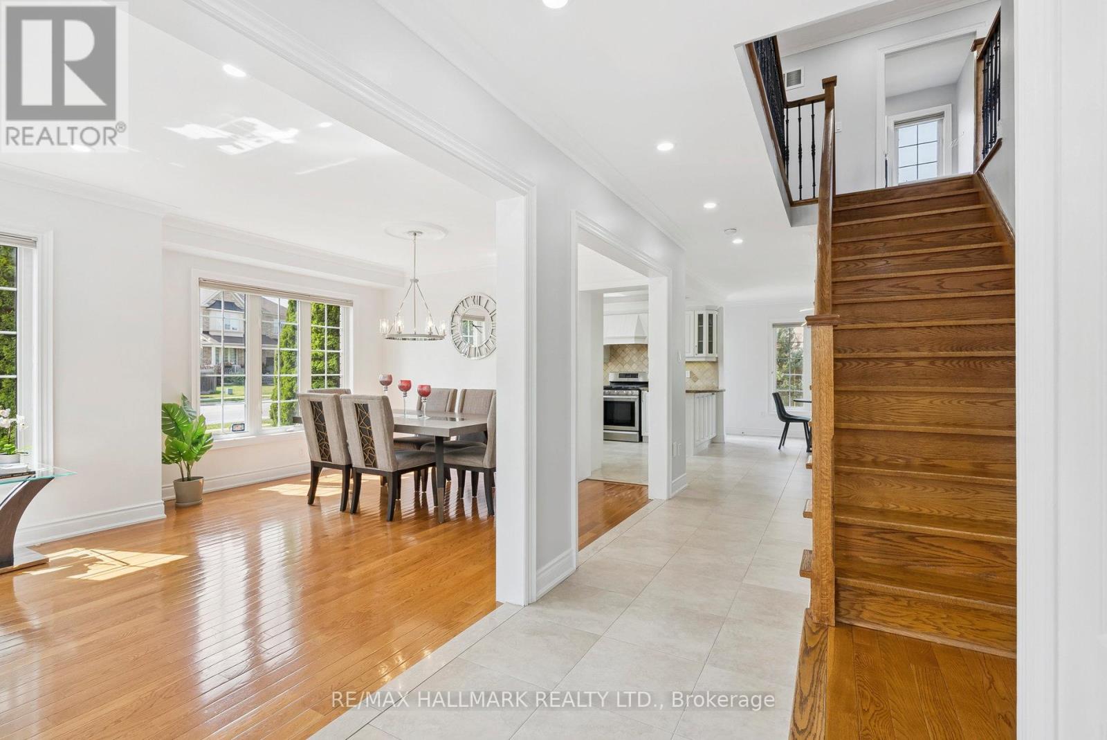 197 Aspenwood Drive, Newmarket, Ontario  L3X 2X4 - Photo 5 - N12720462