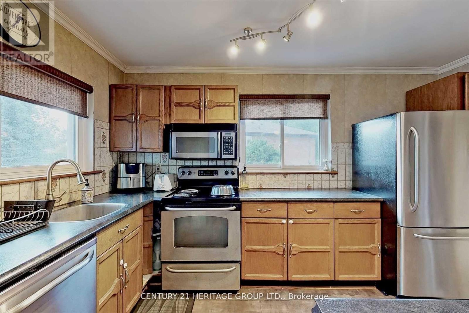 Main - 34 Kitimat Crescent, Aurora, Ontario  L4G 3C3 - Photo 10 - N12720682