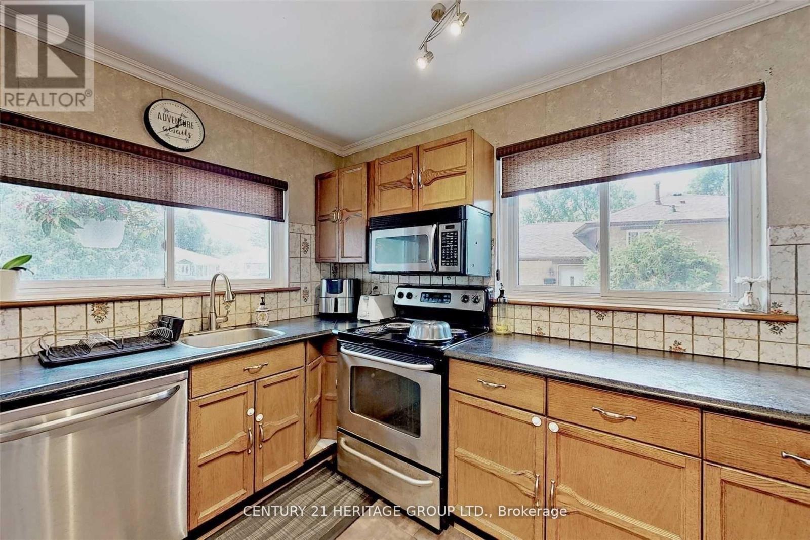 Main - 34 Kitimat Crescent, Aurora, Ontario  L4G 3C3 - Photo 12 - N12720682