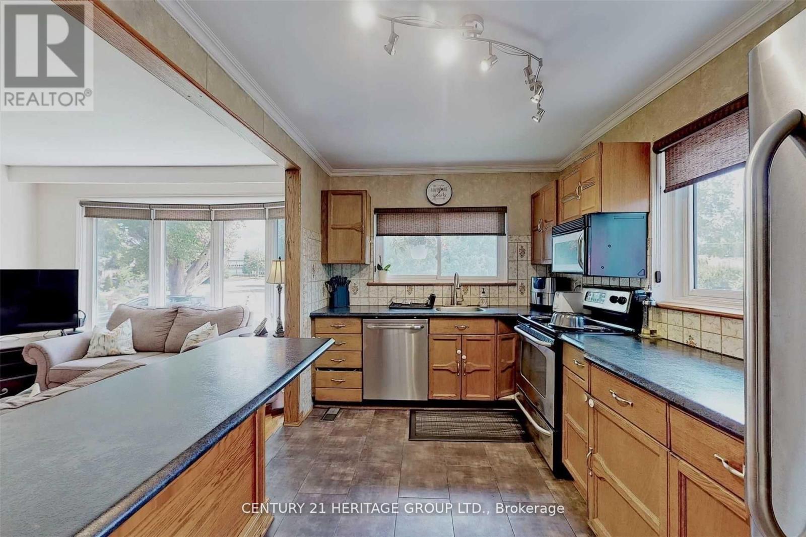 Main - 34 Kitimat Crescent, Aurora, Ontario  L4G 3C3 - Photo 13 - N12720682