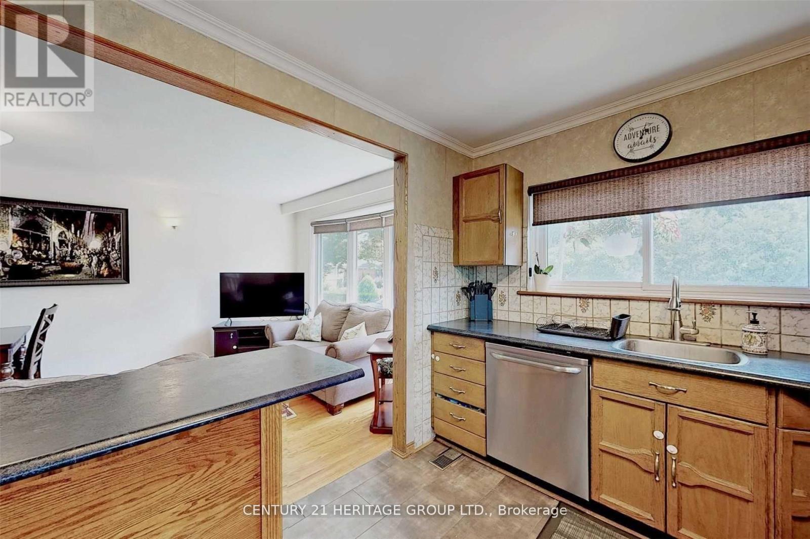 Main - 34 Kitimat Crescent, Aurora, Ontario  L4G 3C3 - Photo 14 - N12720682