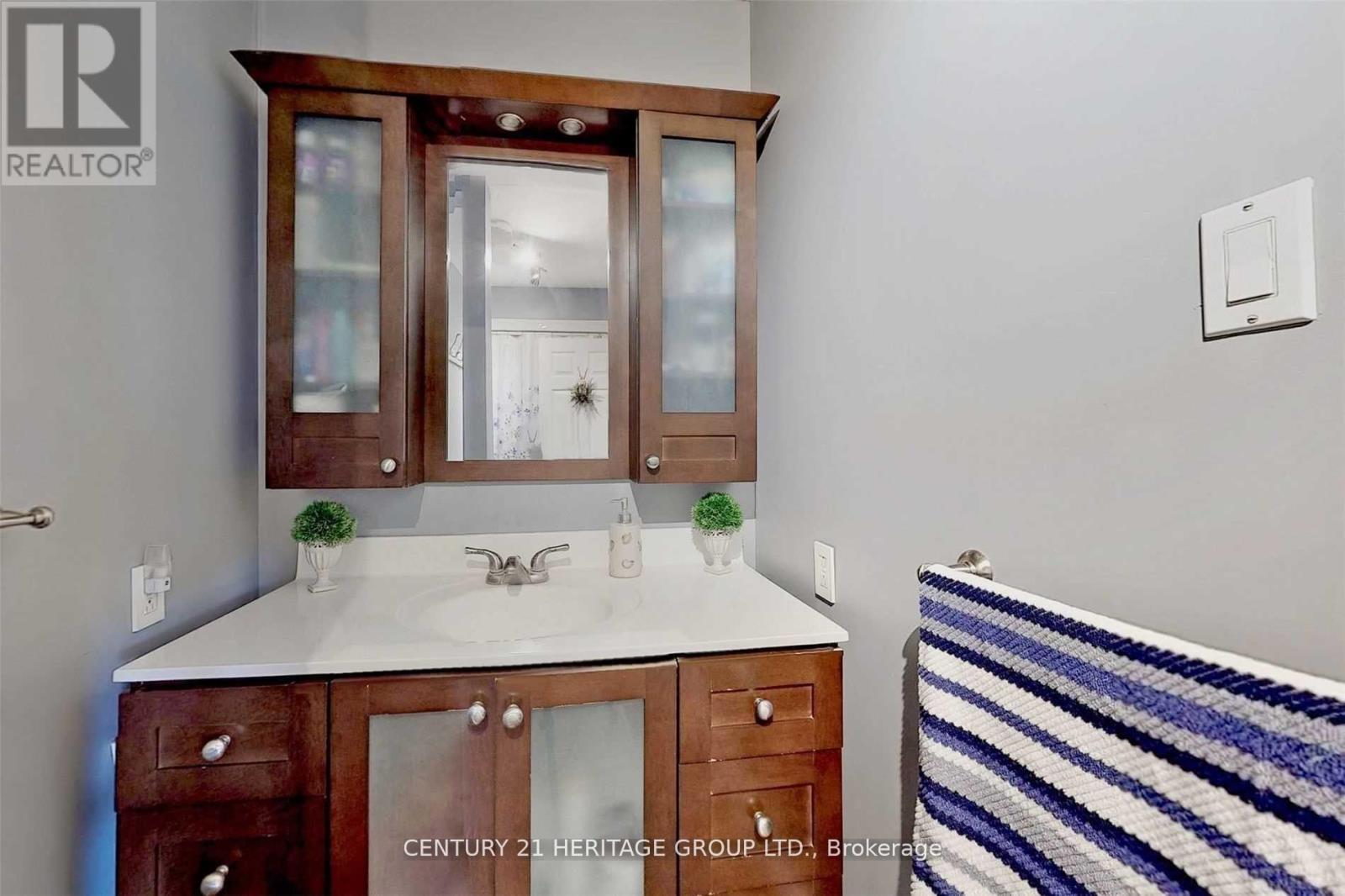 Main - 34 Kitimat Crescent, Aurora, Ontario  L4G 3C3 - Photo 21 - N12720682