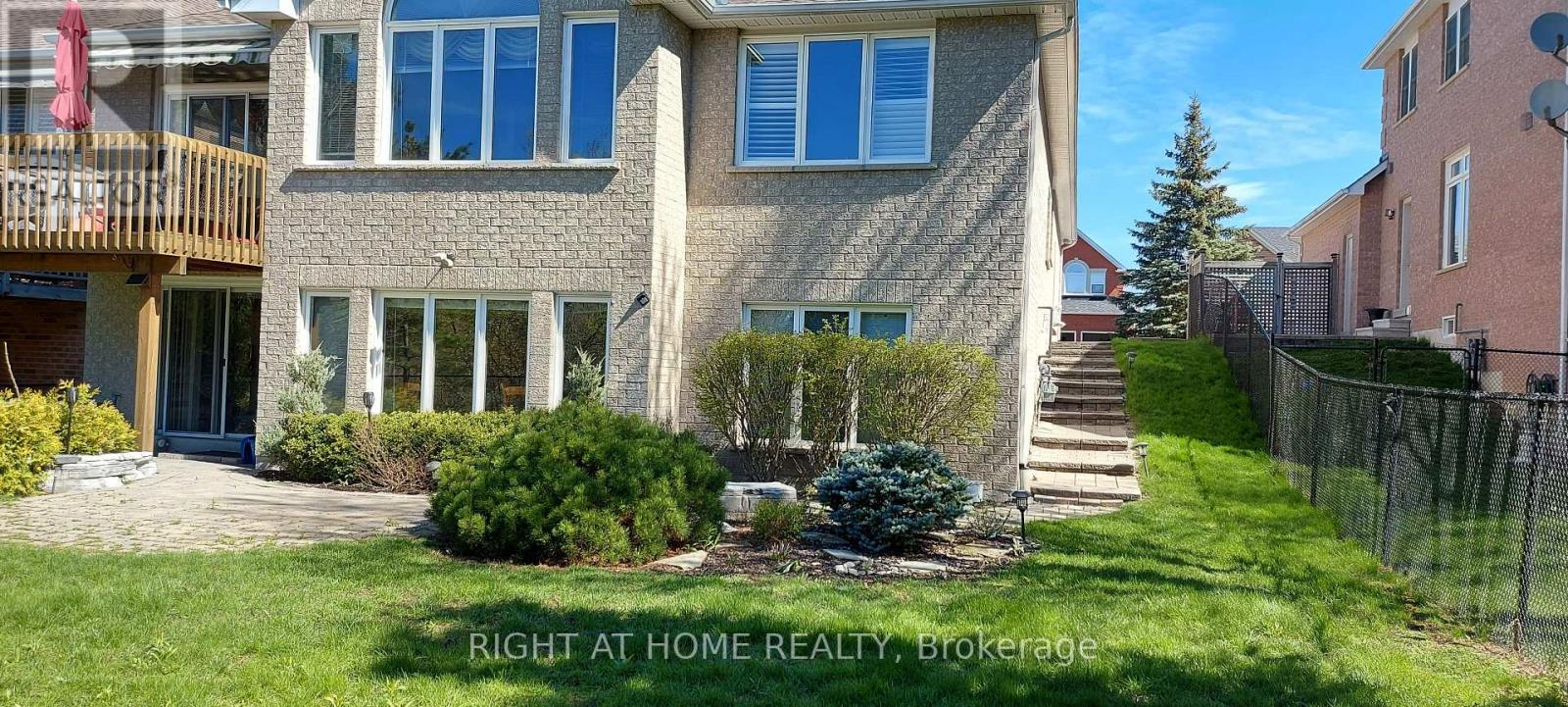 824 Shadrach Drive, Newmarket, Ontario  L3X 2H2 - Photo 4 - N12720698