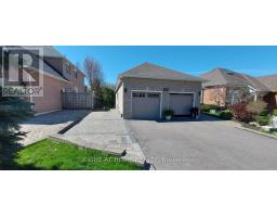 824 SHADRACH DRIVE, Newmarket, Ontario