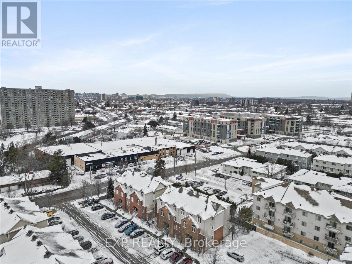 69 Steele Park Private, Ottawa, Ontario  K1J 0J2 - Photo 15 - X12537834