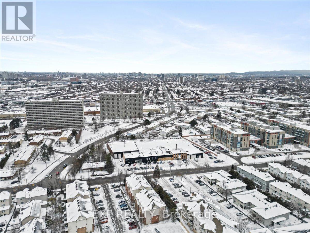 69 Steele Park Private, Ottawa, Ontario  K1J 0J2 - Photo 19 - X12537834