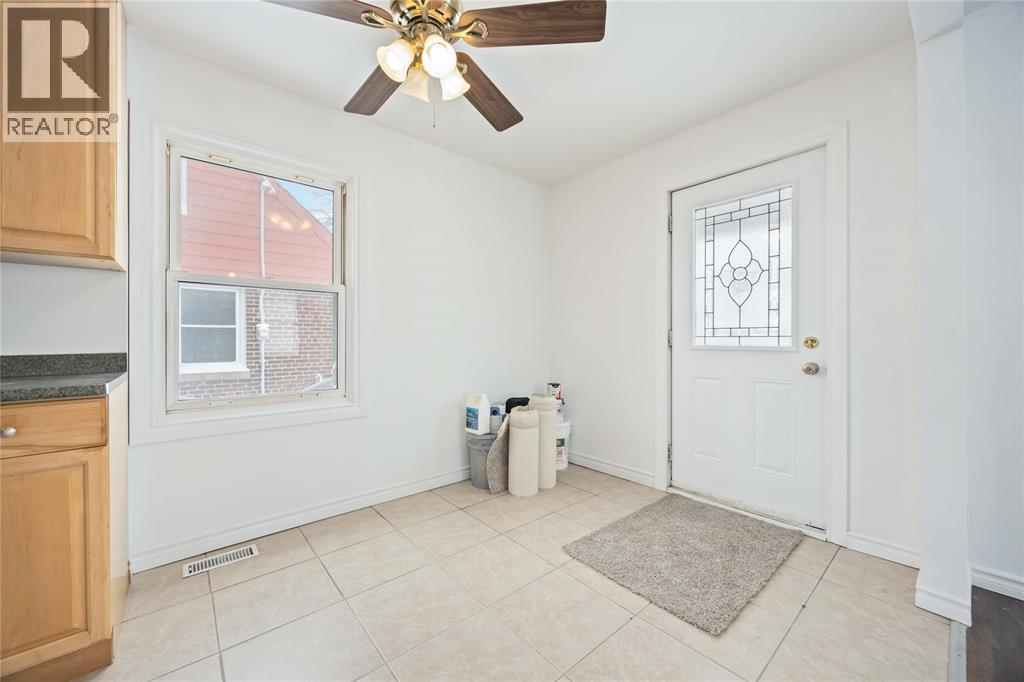 240 Gibson Street, Sarnia, Ontario  N7T 3N2 - Photo 5 - 26001651