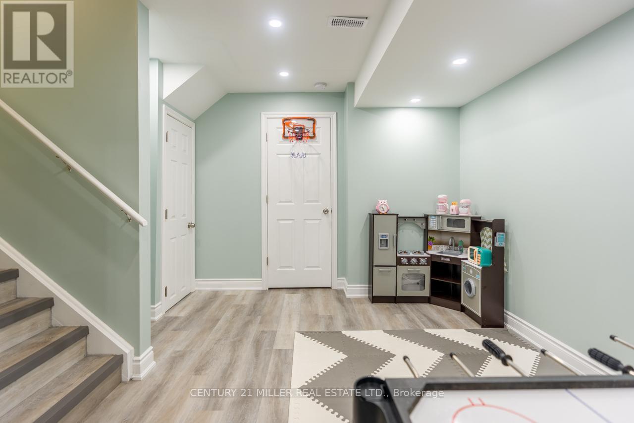 694 Sauve Street, Milton, Ontario  L9T 8M4 - Photo 17 - W12720442