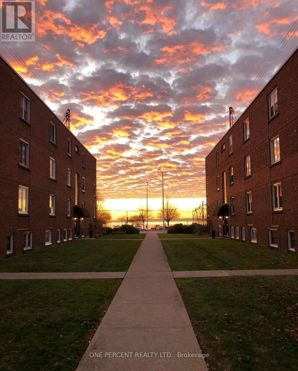 16 - 1351 Lakeshore Road, Burlington, Ontario  L7S 1B1 - Photo 2 - W12720466