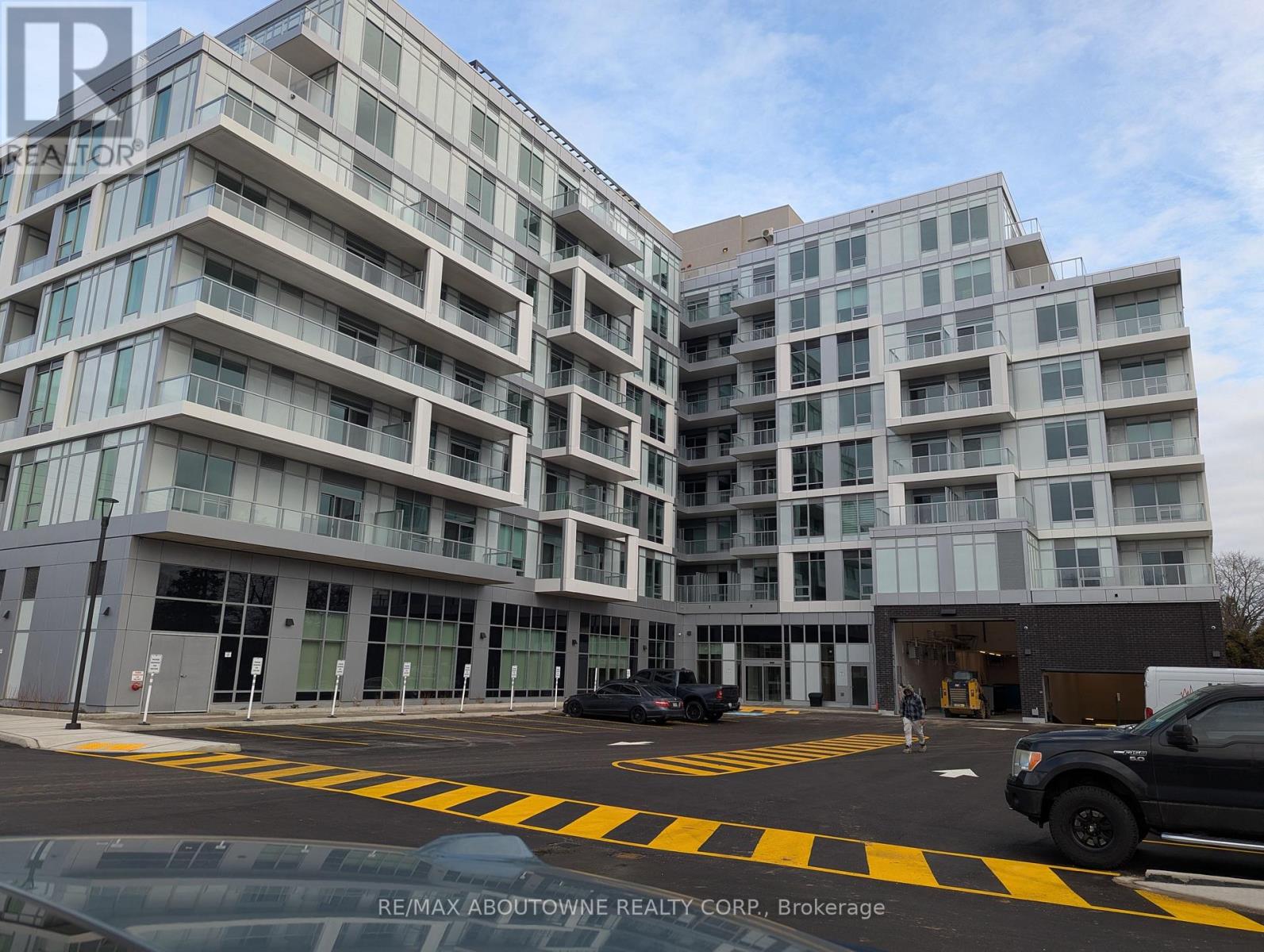 Ph 05 - 500 Plains Road E, Burlington, Ontario  L7T 0C8 - Photo 2 - W12720558