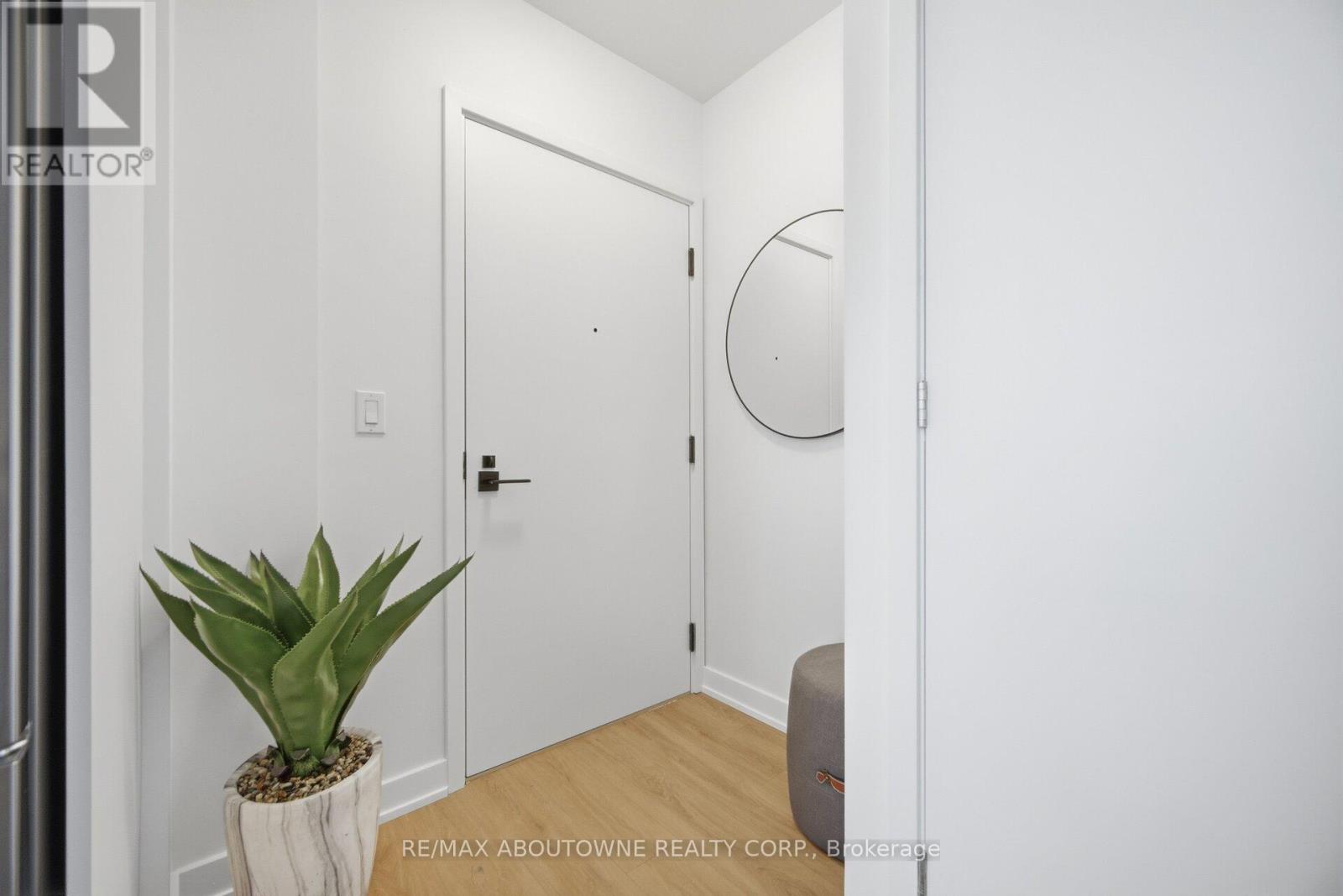 Ph 05 - 500 Plains Road E, Burlington, Ontario  L7T 0C8 - Photo 3 - W12720558