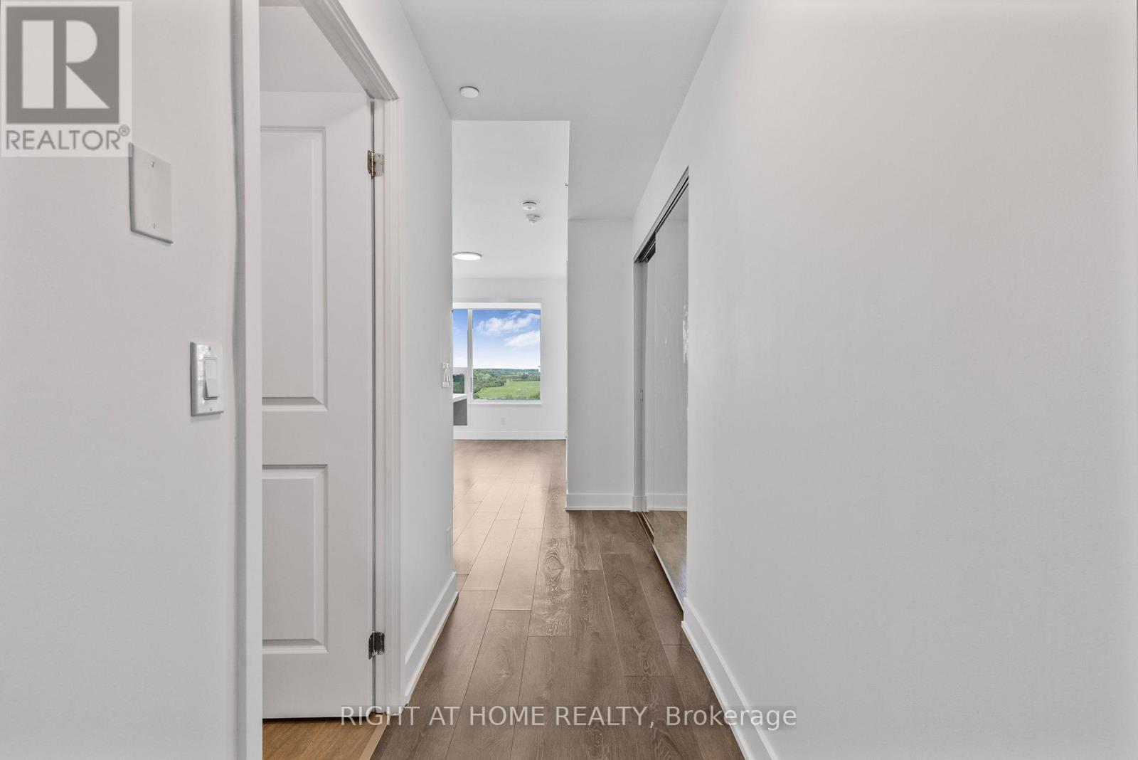 906 - 297 Oak Walk Drive, Oakville, Ontario  L6H 6Z3 - Photo 13 - W12720666