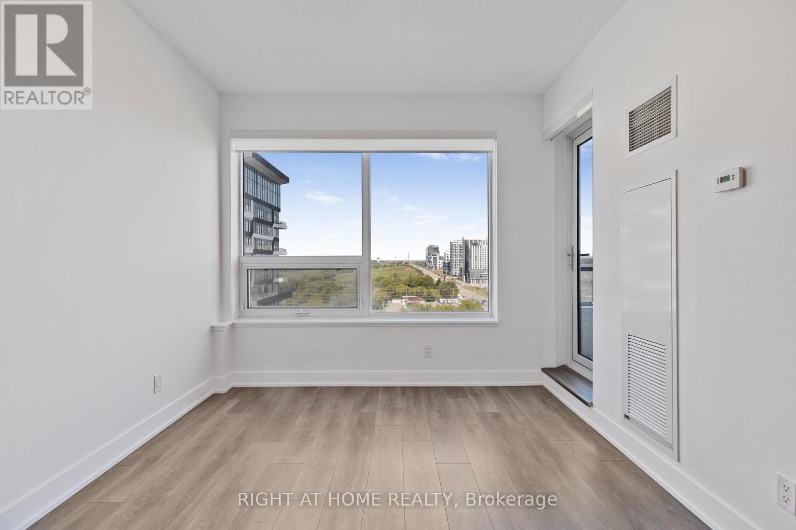 906 - 297 Oak Walk Drive, Oakville, Ontario  L6H 6Z3 - Photo 18 - W12720666