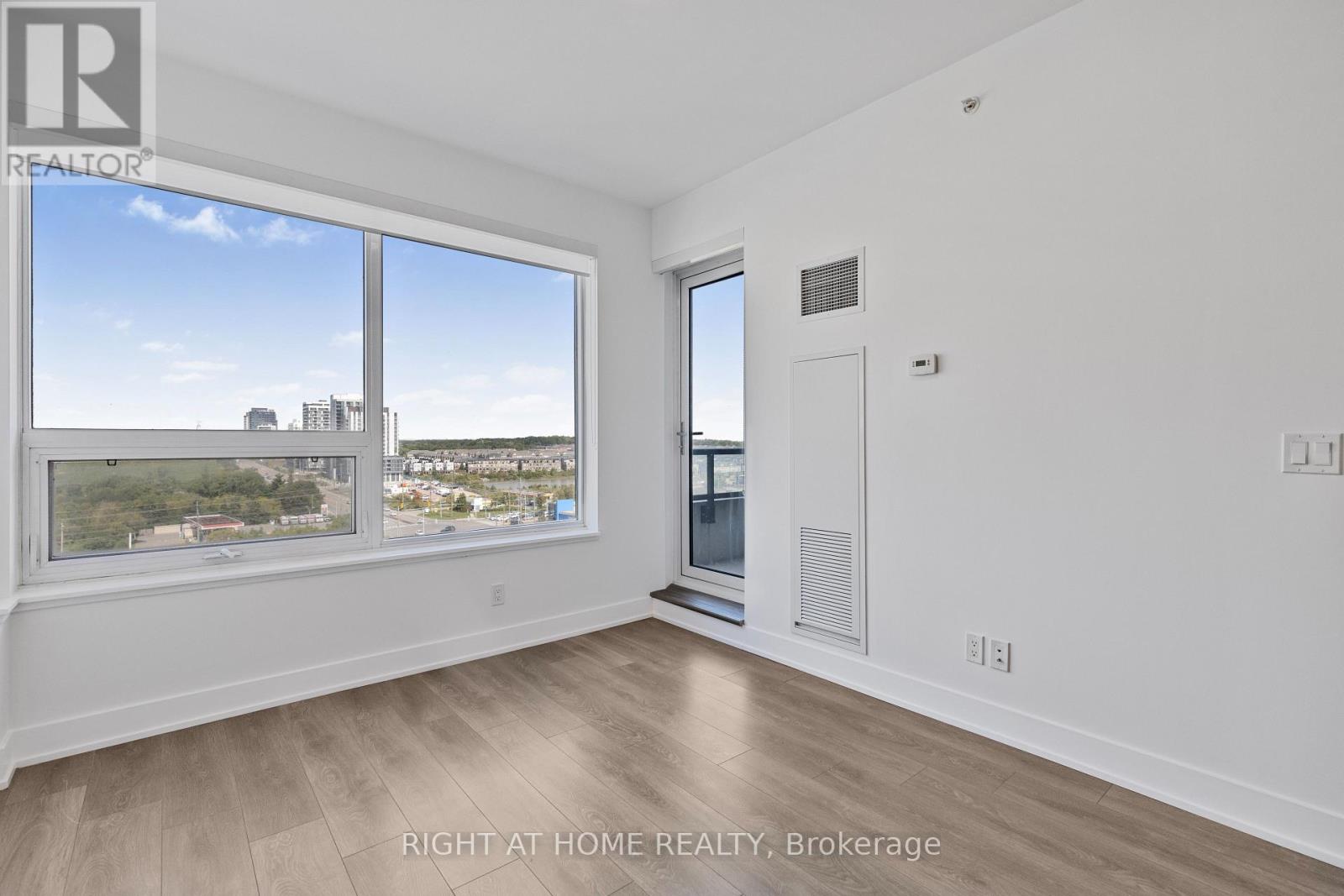 906 - 297 Oak Walk Drive, Oakville, Ontario  L6H 6Z3 - Photo 19 - W12720666