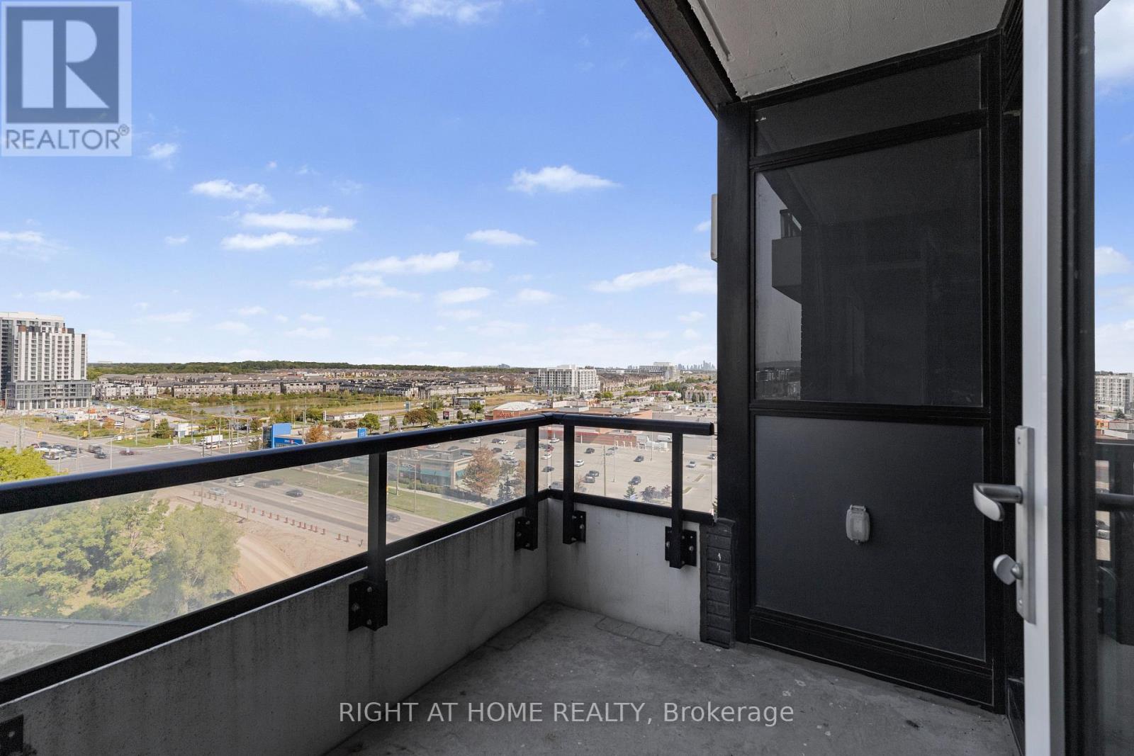 906 - 297 Oak Walk Drive, Oakville, Ontario  L6H 6Z3 - Photo 26 - W12720666