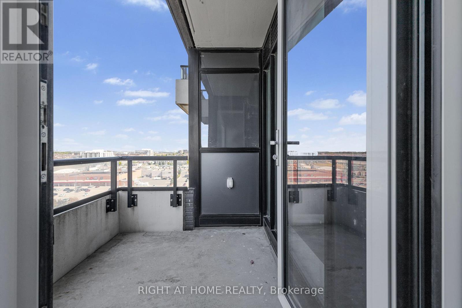 906 - 297 Oak Walk Drive, Oakville, Ontario  L6H 6Z3 - Photo 27 - W12720666