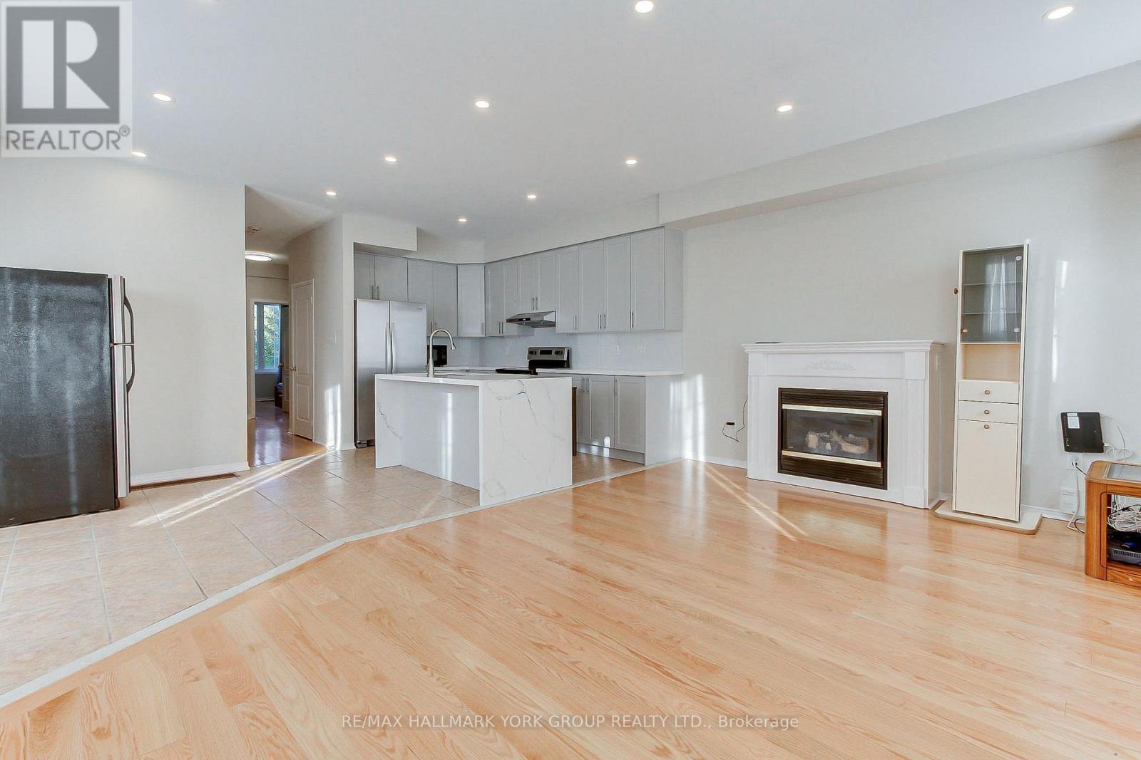 60 Delabo Drive, Toronto, Ontario  M3J 3S4 - Photo 11 - W12720680