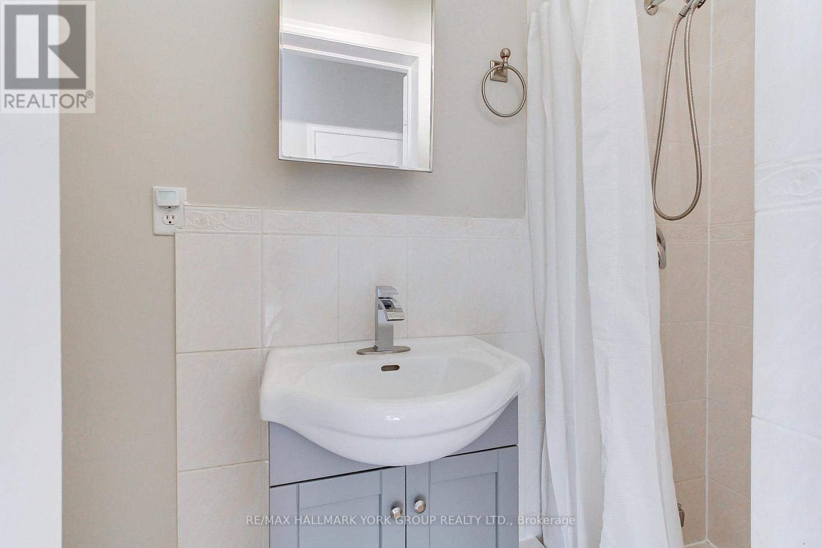 60 Delabo Drive, Toronto, Ontario  M3J 3S4 - Photo 16 - W12720680