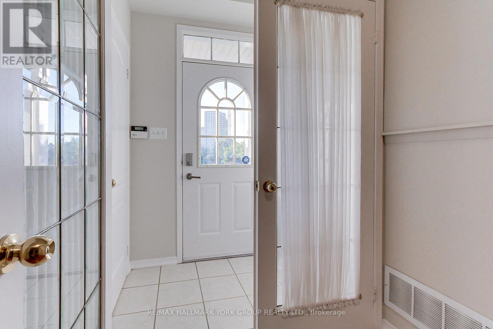 60 Delabo Drive, Toronto, Ontario  M3J 3S4 - Photo 3 - W12720680