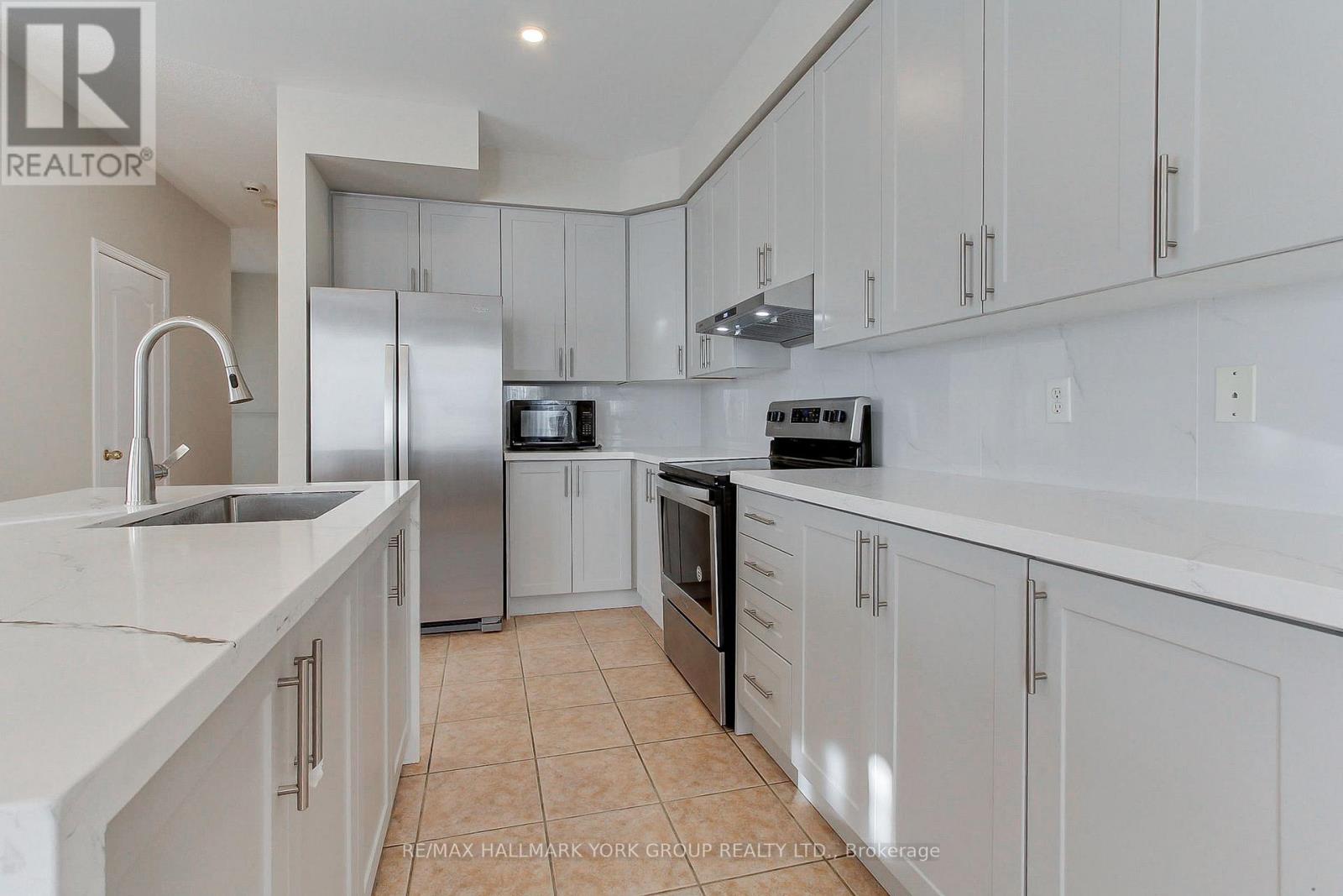 60 Delabo Drive, Toronto, Ontario  M3J 3S4 - Photo 6 - W12720680