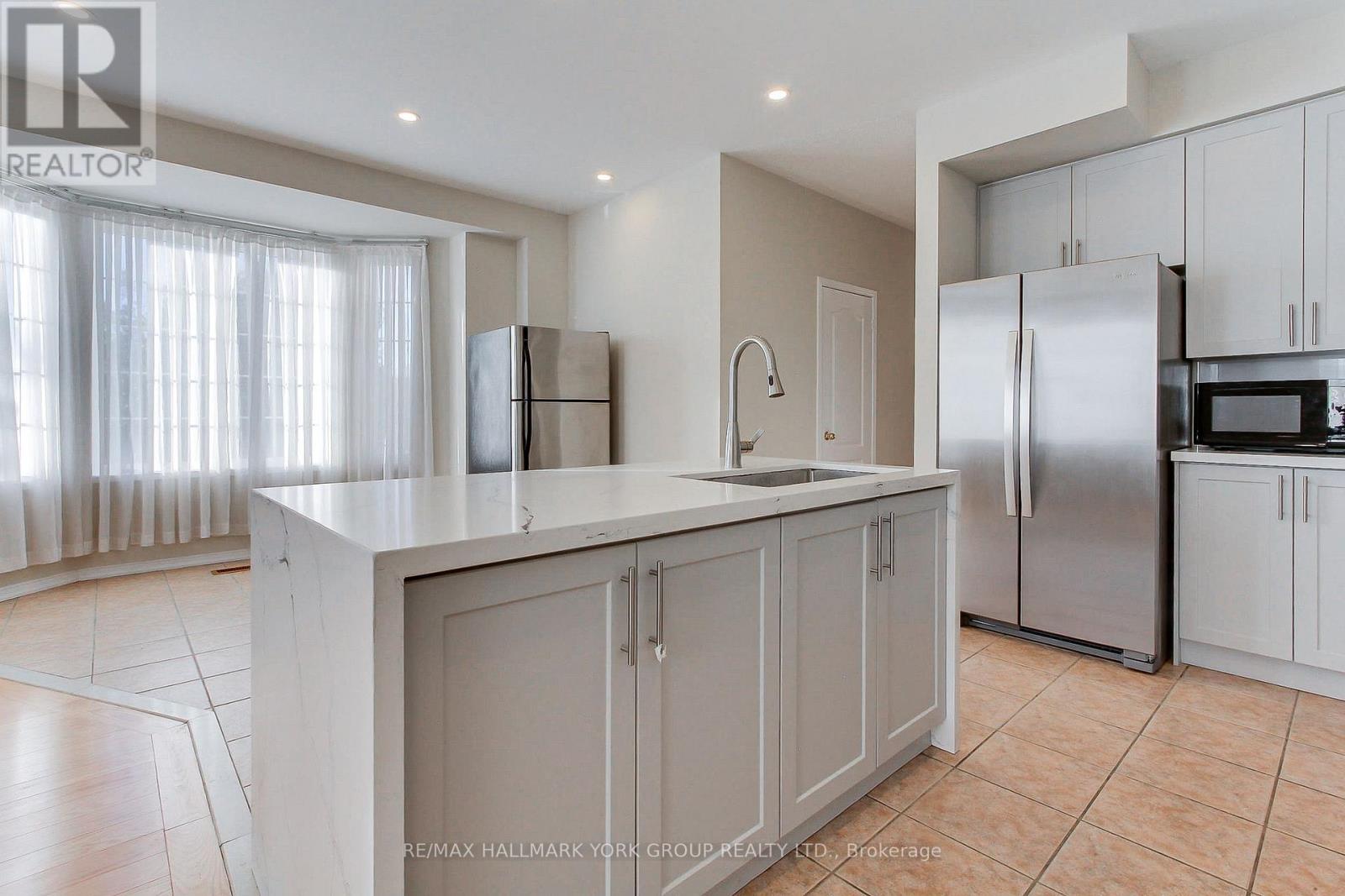 60 Delabo Drive, Toronto, Ontario  M3J 3S4 - Photo 7 - W12720680