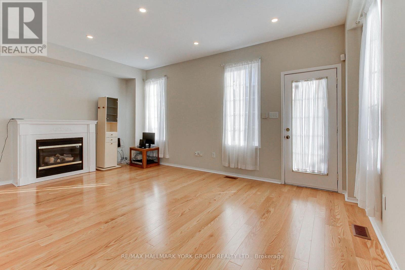 60 Delabo Drive, Toronto, Ontario  M3J 3S4 - Photo 9 - W12720680